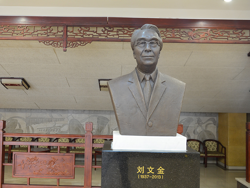 雕塑作品 劉文金像，鑄銅，安放地點：中央民族樂團